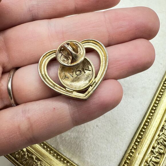 Vintage Jewelry Signed Avon Lovely Enamel Love Earth in Heart Pin Brooch - Picture 2 of 2